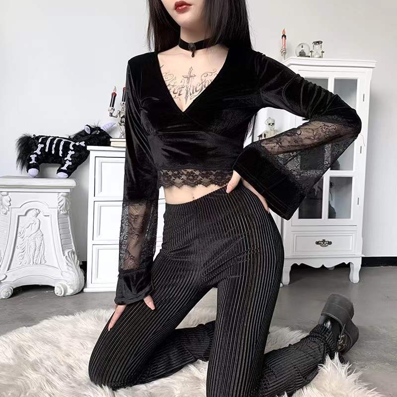 [Goth] V-Neck Lace Trumpet Sleeve Crop Top 8470 (S/M/L)