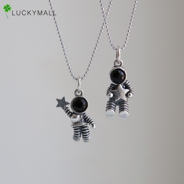 Kalung Liontin Astronot Bahan Alloy Warna Silver Untuk Wanita