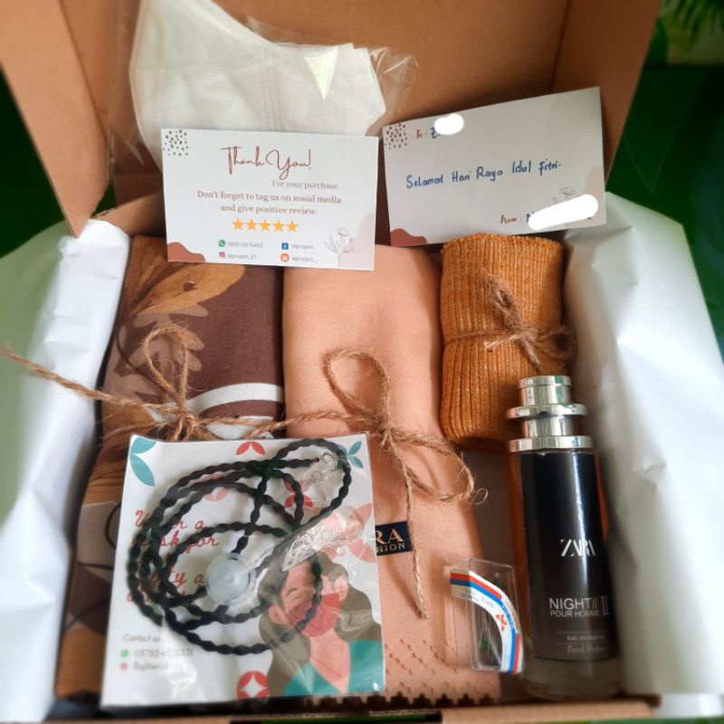 

Hampers | box gift | hadiah wisuda | ulang tahun | wedding dll