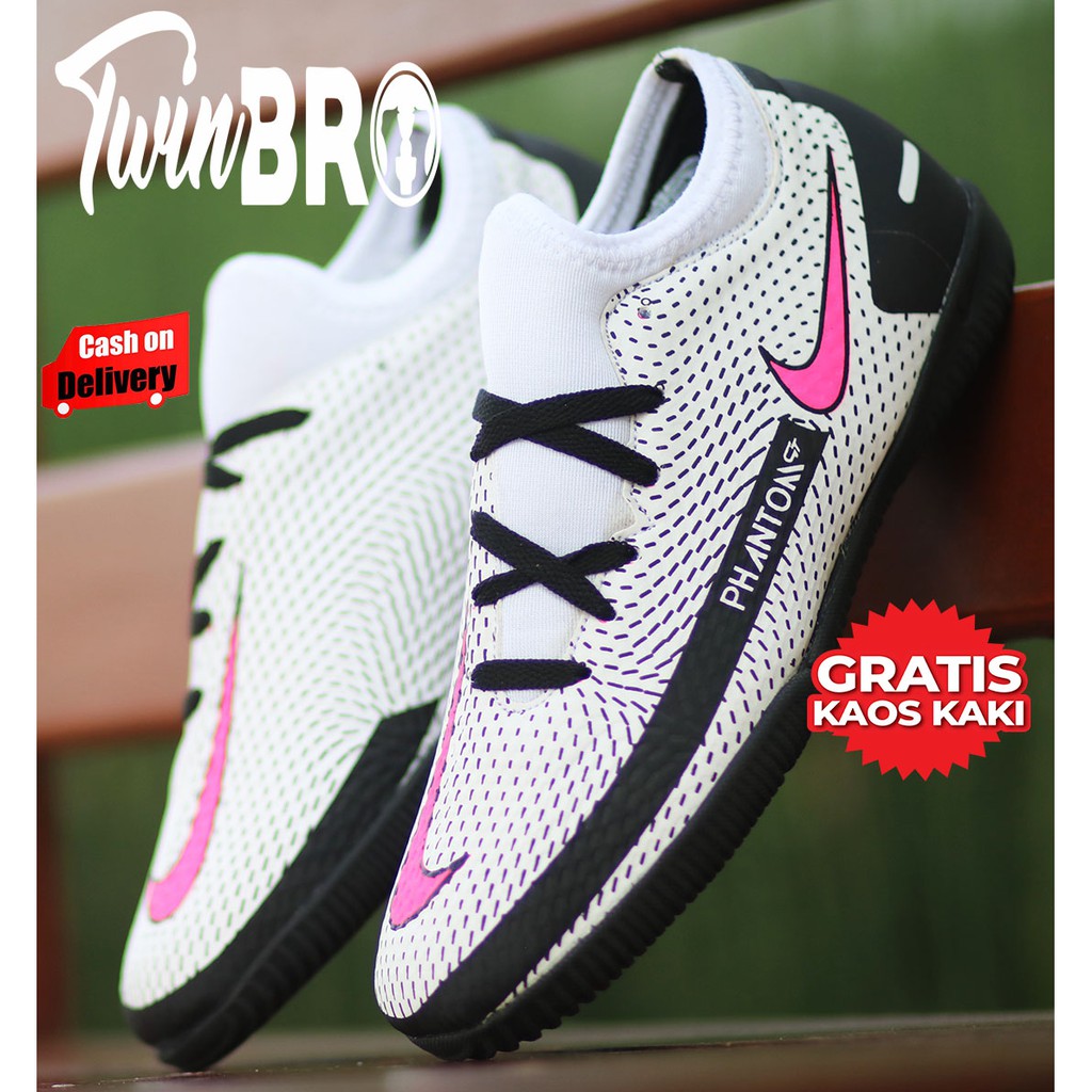 sepatu bola nike phantom