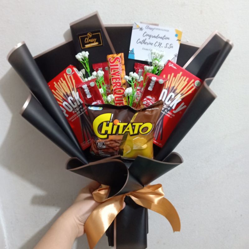 

Snack Bouquet Jajan / Hadiah Kado Wisuda / Ulang Tahun / Anniversary / Buket Bucket Bunga Coklat