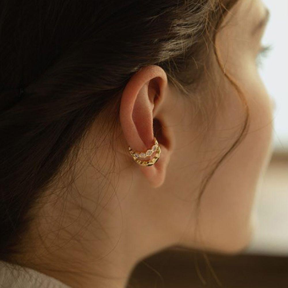 Mxbeauty Asimetris Klip Telinga Mode Temperamen Zirkon Halus Lingkaran Telinga Manset925 Sterling Perak Palsu Tulang Rawan Tindik Anting-Anting Perempuan Rasa Senior Logam Klip Anting-Anting