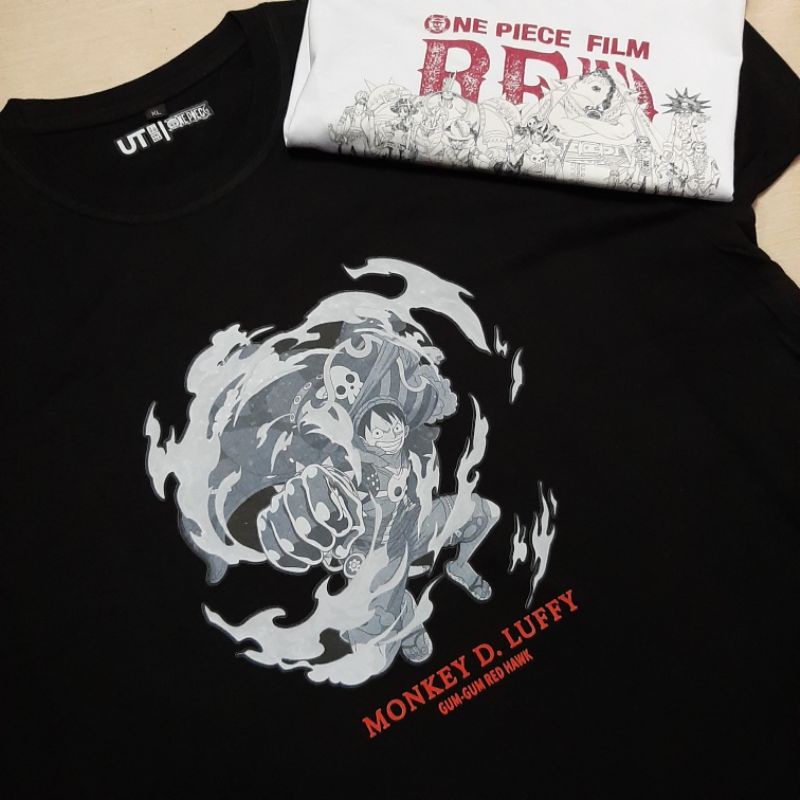 T-SHIRT ONE PIECE X UNIQLO 2022 | UNIQLO X ONE PIECE FILM RED | UT GRAPHIC T-SHIRT | AKAGAMI | SHANKS | KAOS ANIME | STREETWEAR-8