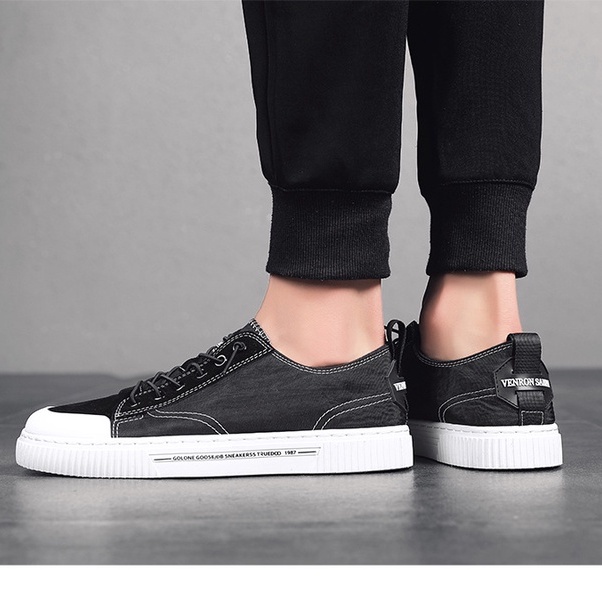 Sepatu Sneaker Pria Import Original Sepatu Sekolah dan santai lentur elastis trendy terbaru