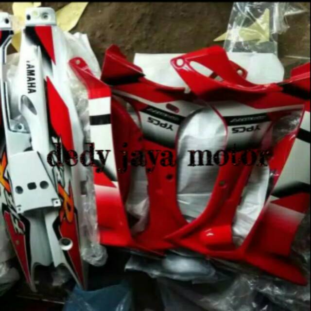 Full body alus yamah F1ZR warna putih merah bersetrip