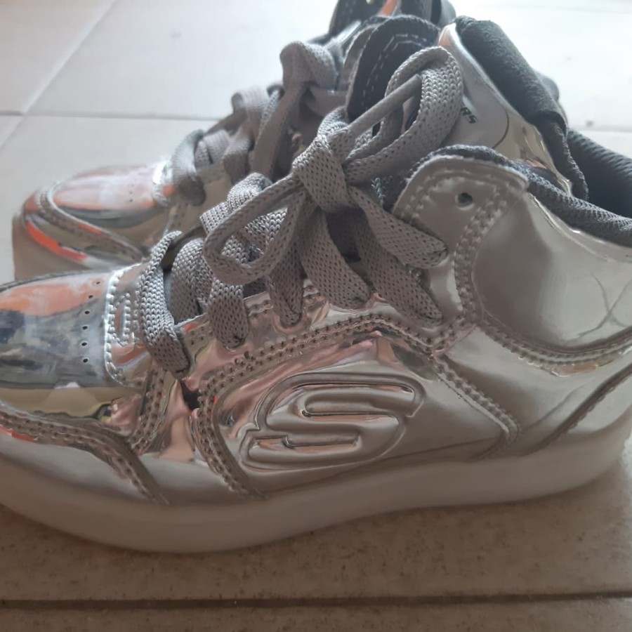 Preloved Sepatu anak laki laki Skechers Light