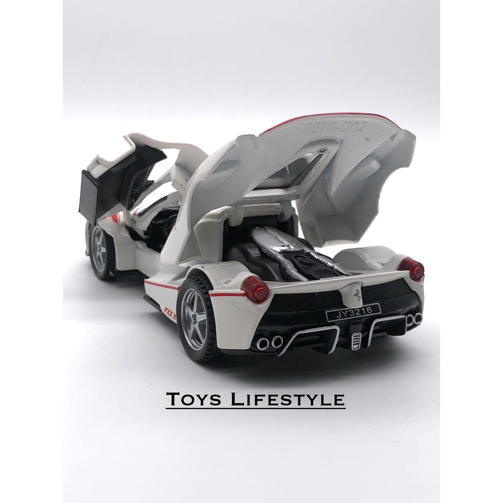 Mainan Mobil Diecast LaFerrari 1:32 (Putih)