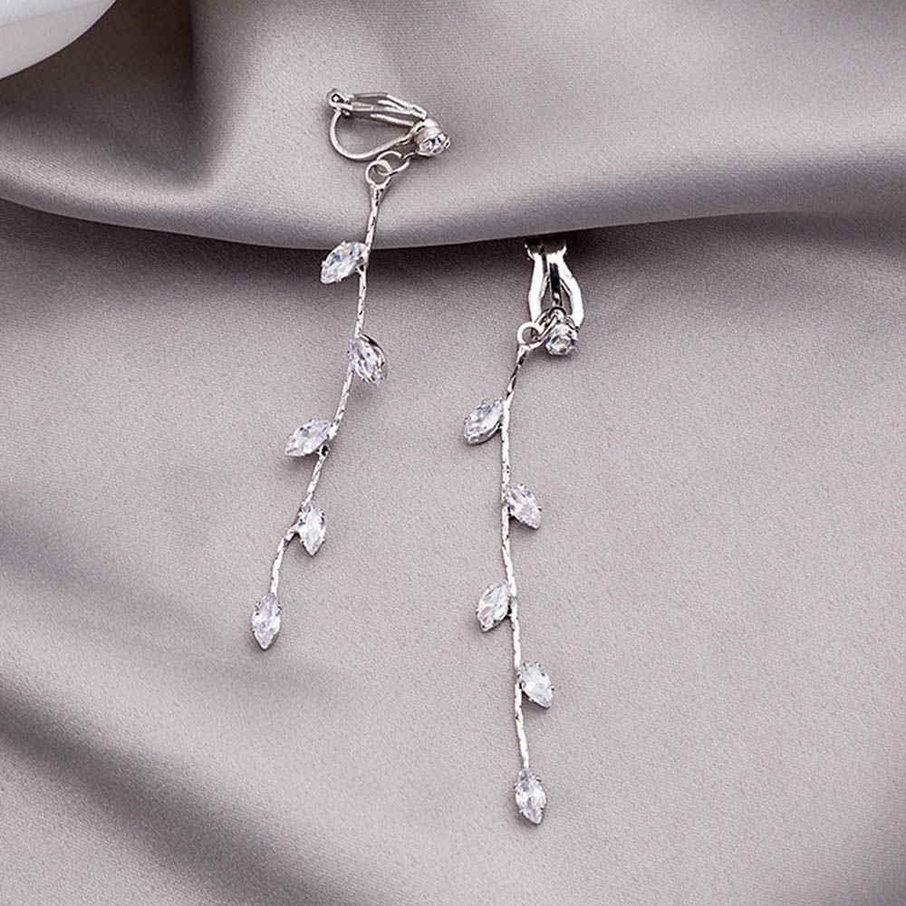 Anting Klip Tanpa Tindik Desain Daun Hias Kristal Gaya Korea Untuk Wanita