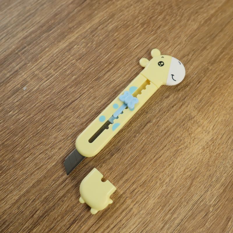 

Cutter Deli Mini Jerapah Lucu