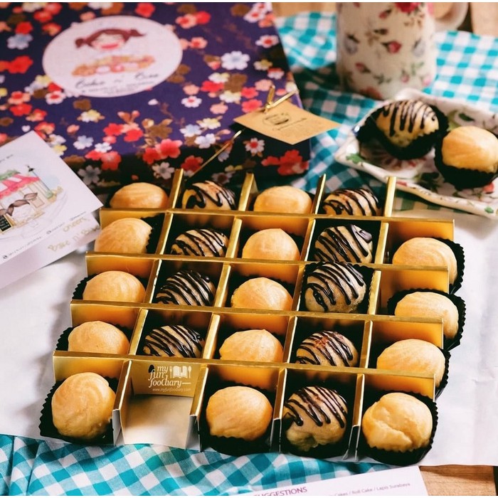 

mini custard puffs mix flavor (vanilla dan coklat)- medium (25pcs)