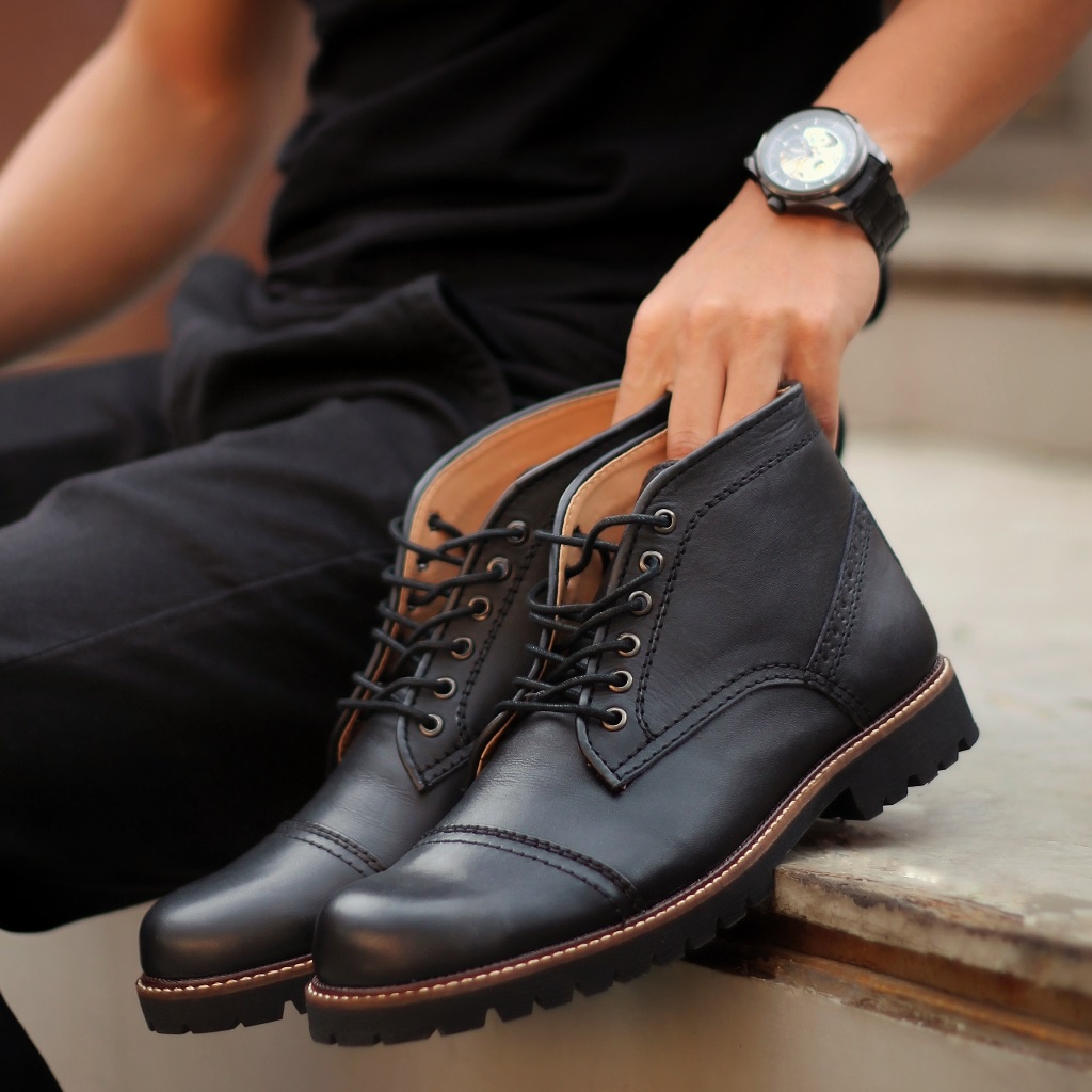 ACOUSTIC BLACK ORIGINAL x REYL MAN Sepatu Safety Boots Hitam Kulit Sapi Asli Pria Kerja Proyek Lapangan Outdoor Ujung Besi Steel Toe Cap Leather Footwear Motor Touring Boot Casual Bikers Riding High Shoes Big Size Ukuran Jumbo 44 45 Keren Terbaru Kekinian