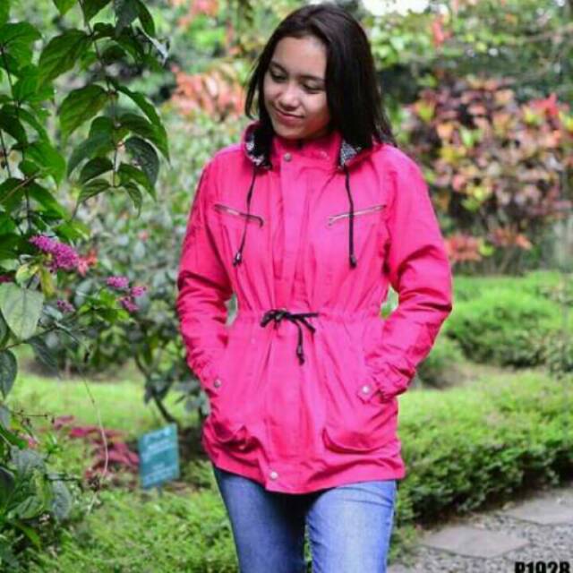 Jaket parka wanita warna pink