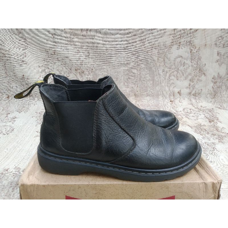 sepatu boots dr martens conrad chelsea leather boots size 41 second original