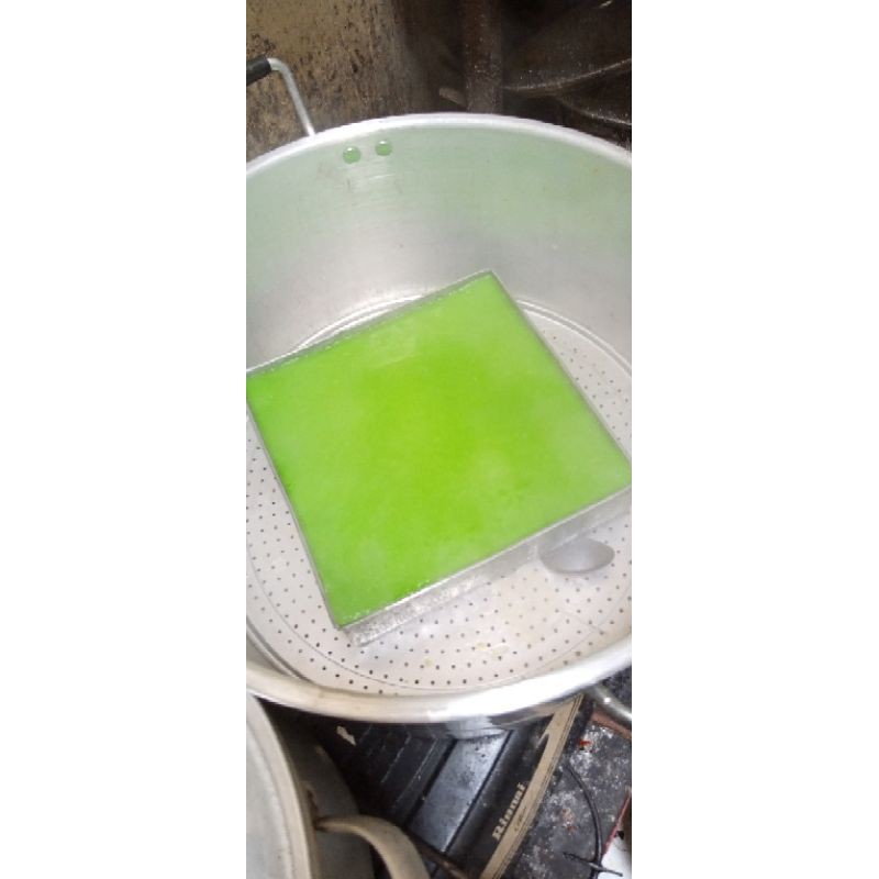

wadai lapis hijau putih daun pandan ( kue basah)