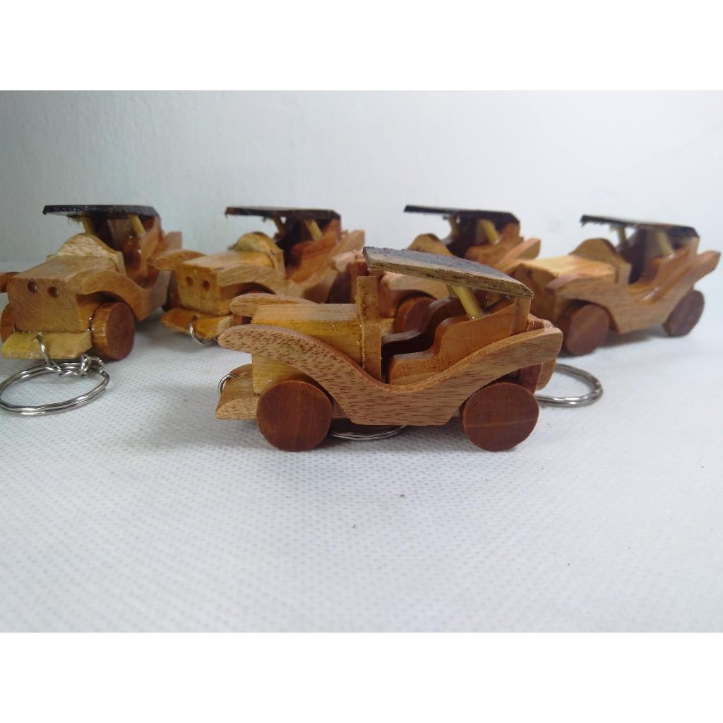 GANTUNGAN KUNCI MINIATUR JEEP / ONTRAN BAHAN KAYU. SOUVENIR JOGJA. OLEH OLEH JOGJA. RIENS COLLECTIONS