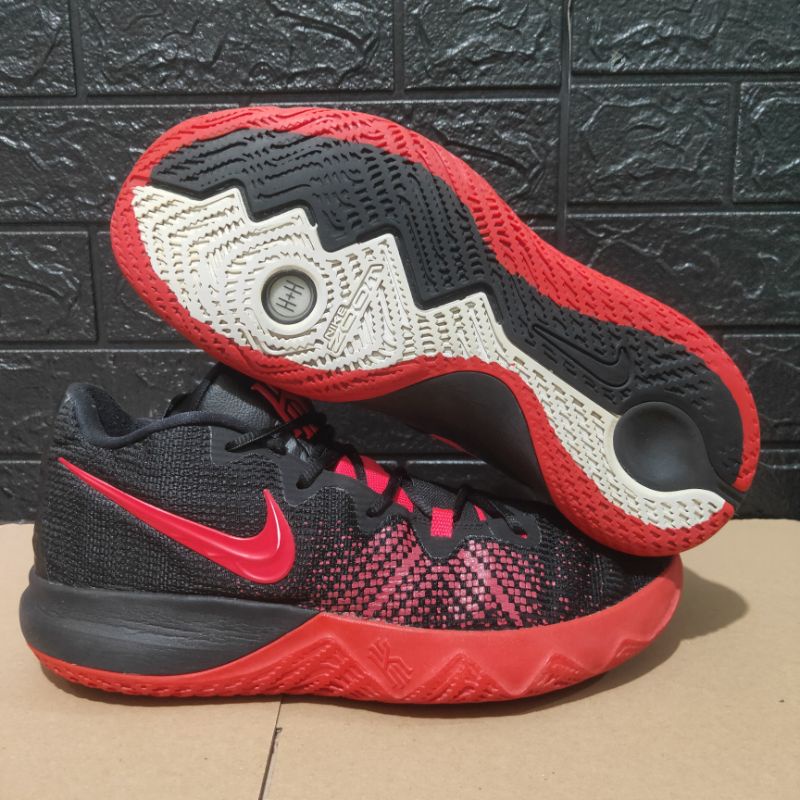 Sepatu Second Kyrie Flytrap 45