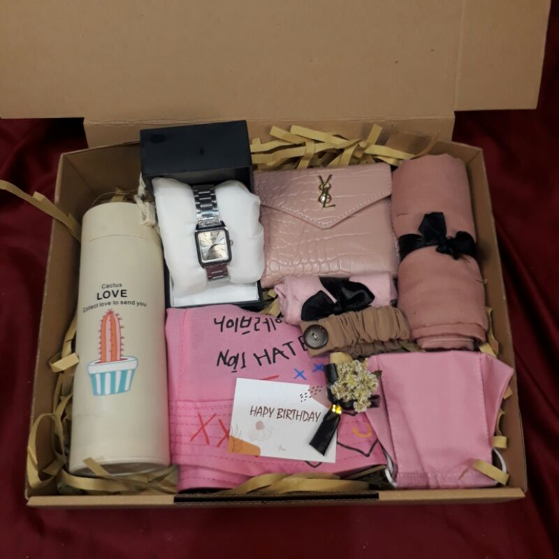 

hadiah wanita / hampers cewe / kado wanita / kado wedding / kado pernikahan