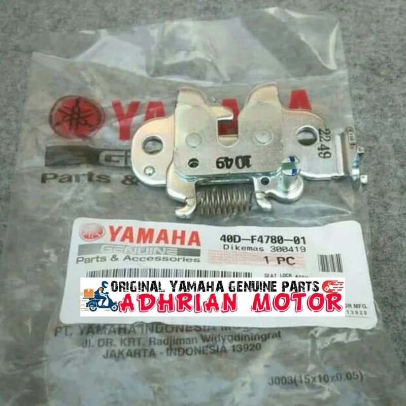 KUNCI ENGSEL JOK BELAKANG AEROX 155 ORIGINAL YGP 40D-F4780-01