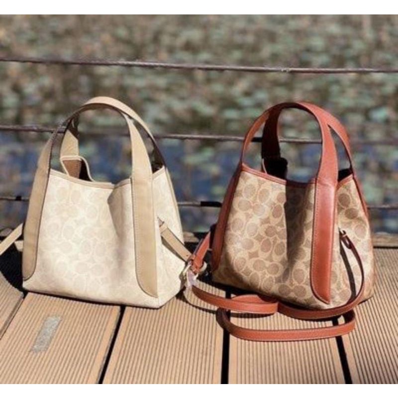Coach Hadley Hobo 21 signature canvas