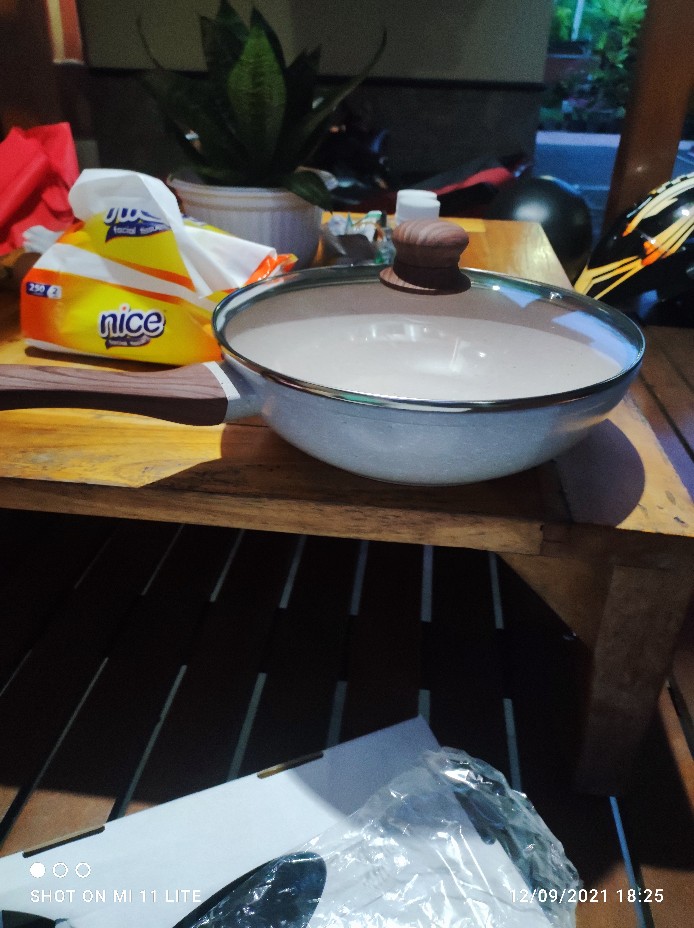 Bolde Wok 26 Cm Tutup Kaca- Wajan Keramik Granite Beige