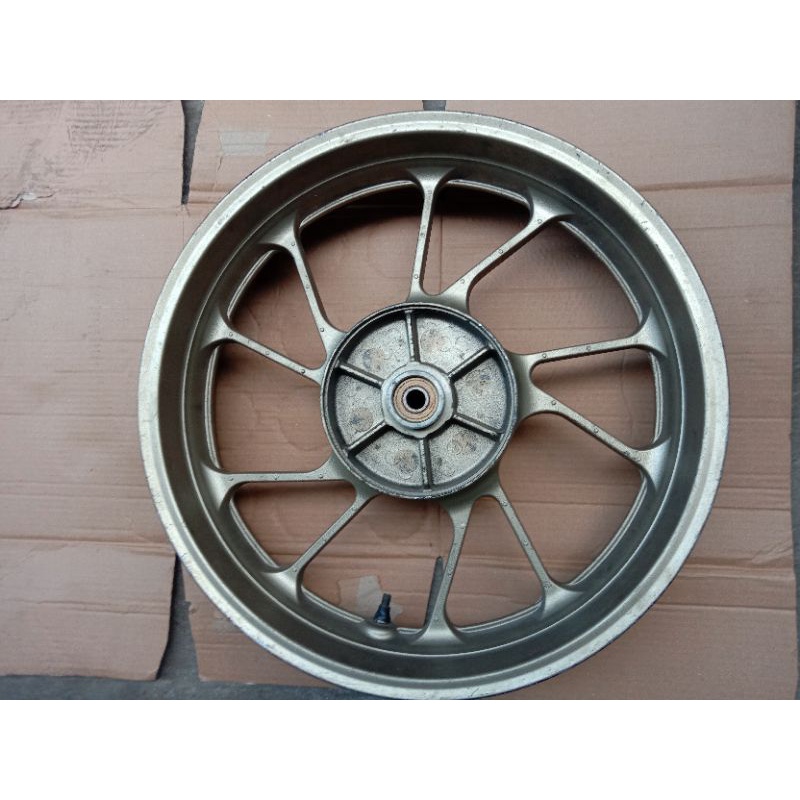 velg belakang R15v3, original