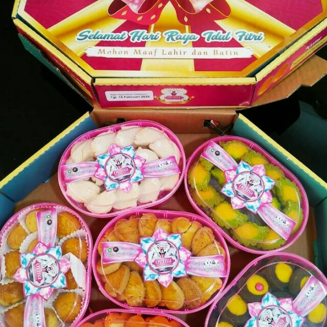 

KUE KERING OVINA KUE PARCEL LEBARAN