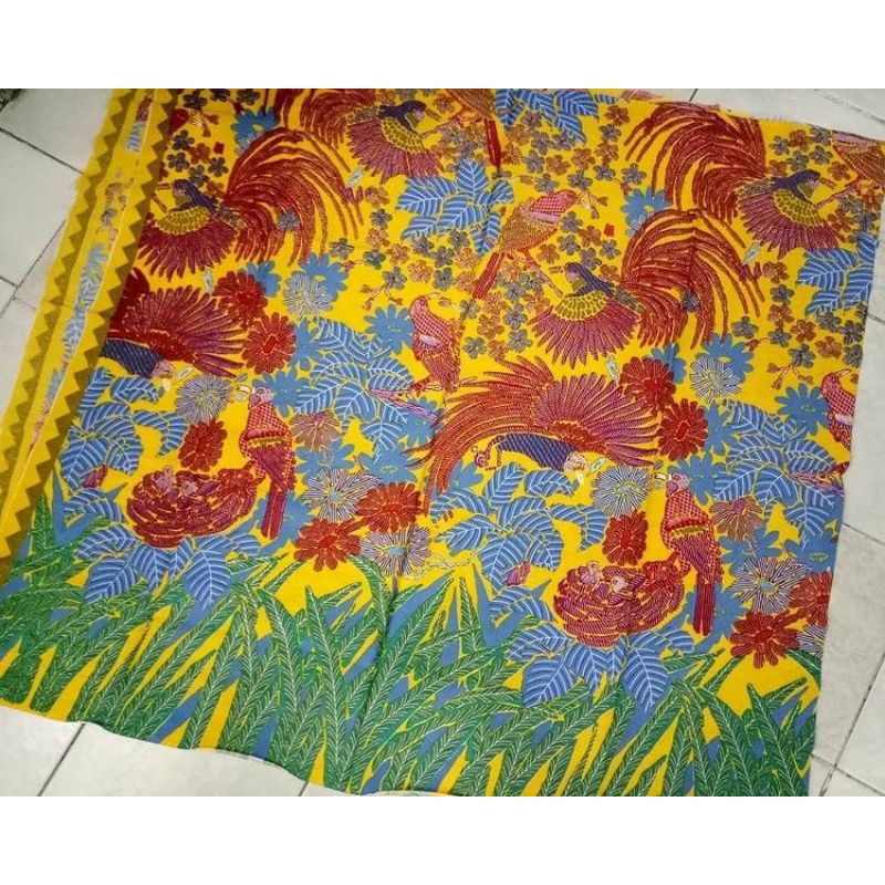 Kain batik solo cendrawasih mabur kuning doby