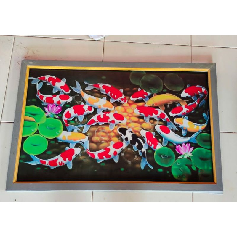 hiasan dinding lukisan cetak ikan koi cerah plus bingkai ukuran 85×55