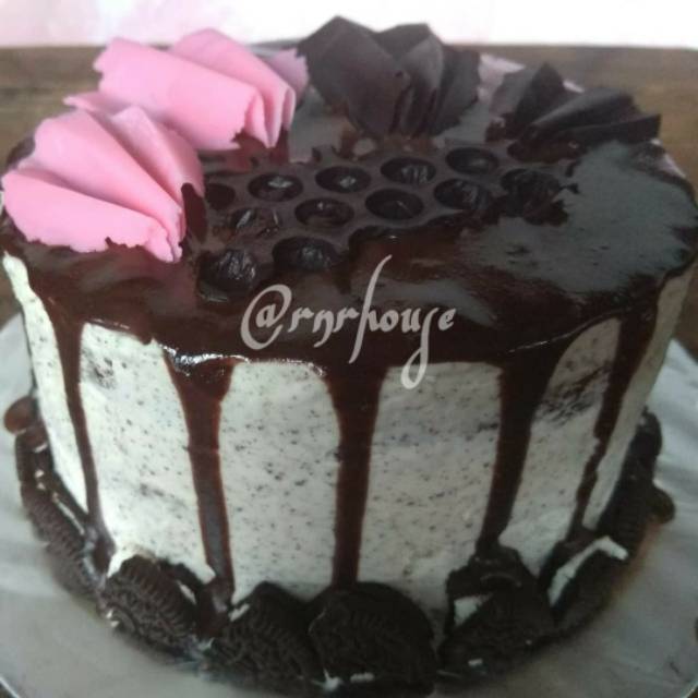 

Black Oreo Pink Cake