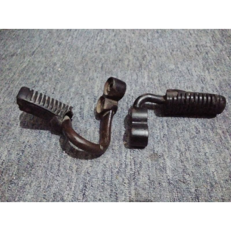 FootStep Depan Thunder 125 Foot Step Depan plus Karet Original Copotan