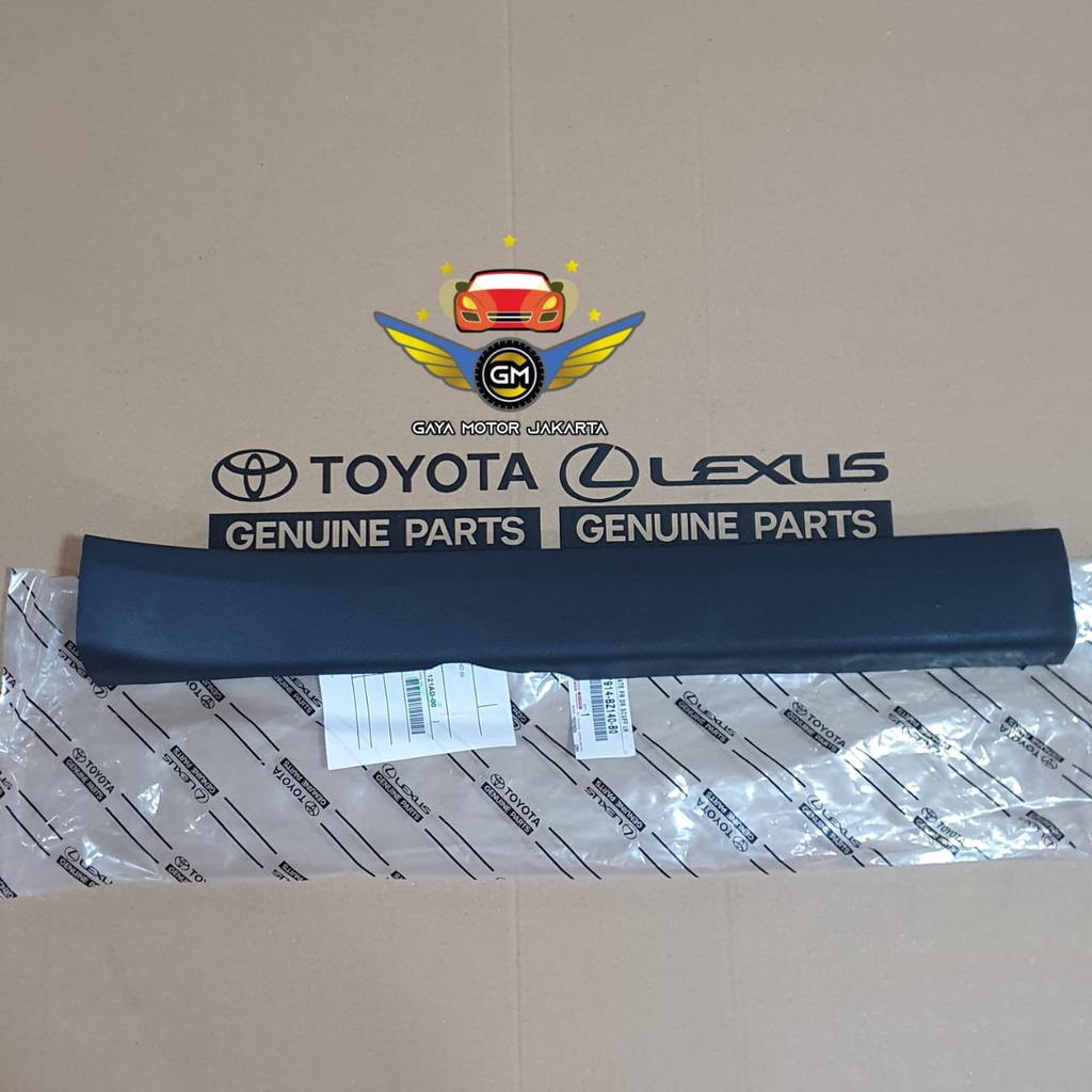 Penjepit Karpet Depan Kiri Calya-Sigra 67914-BZ140-B0 RH ORIGINAL