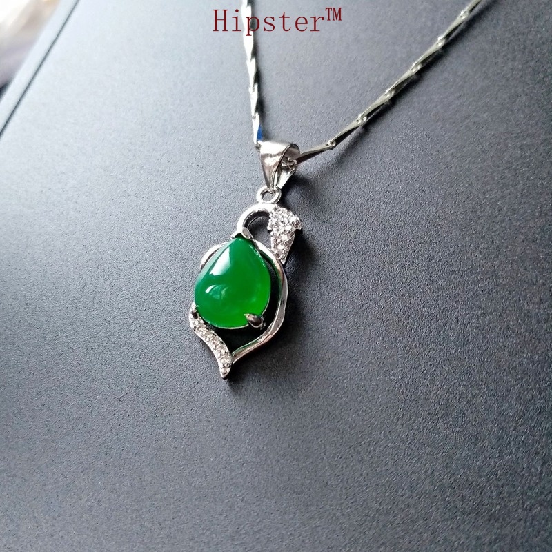 Retro Exquisite Fashion Natural Emerald Pendant Temperament White Gold Color Clavicle Chain