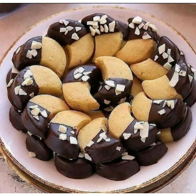 

Bulan almond coklat