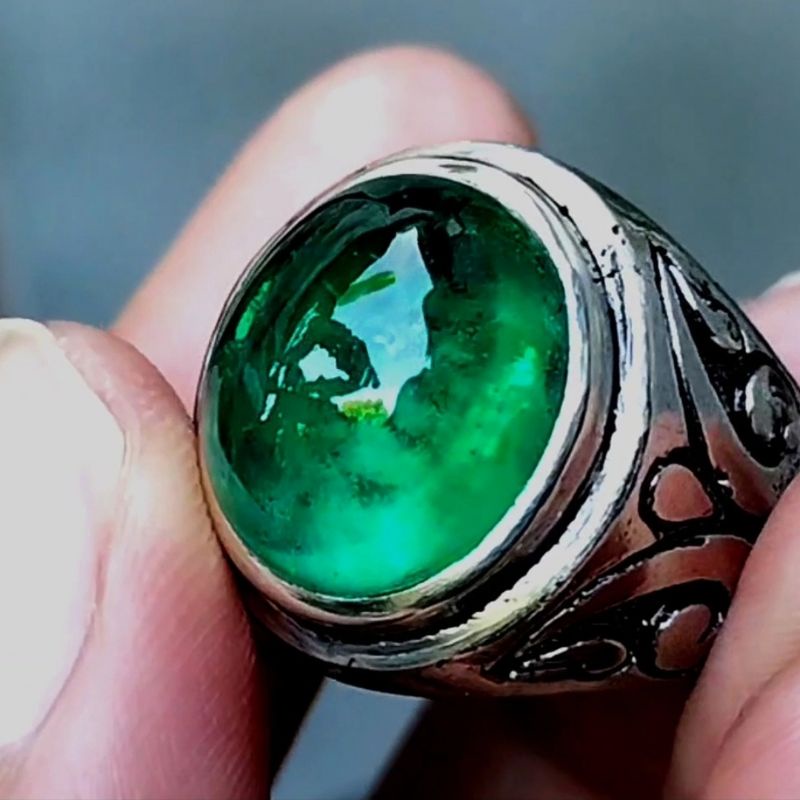 Batu akik pandan suji hijau