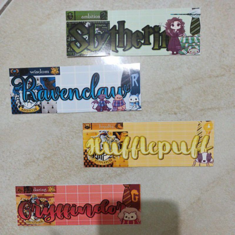 

Pembatas buku Hogwarts ( Gryffindor, Ravenclaw, Hufflepuff, Slytherin )