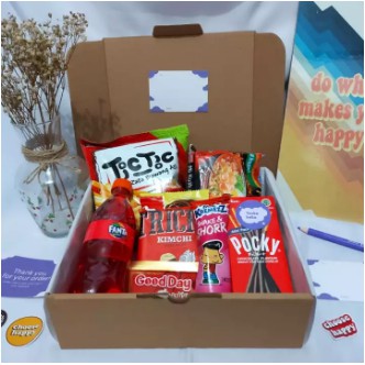 

Hampers Snack / Gift box Kado ultah wisuda / Gift Box pacar virtual / Gift Box LDR