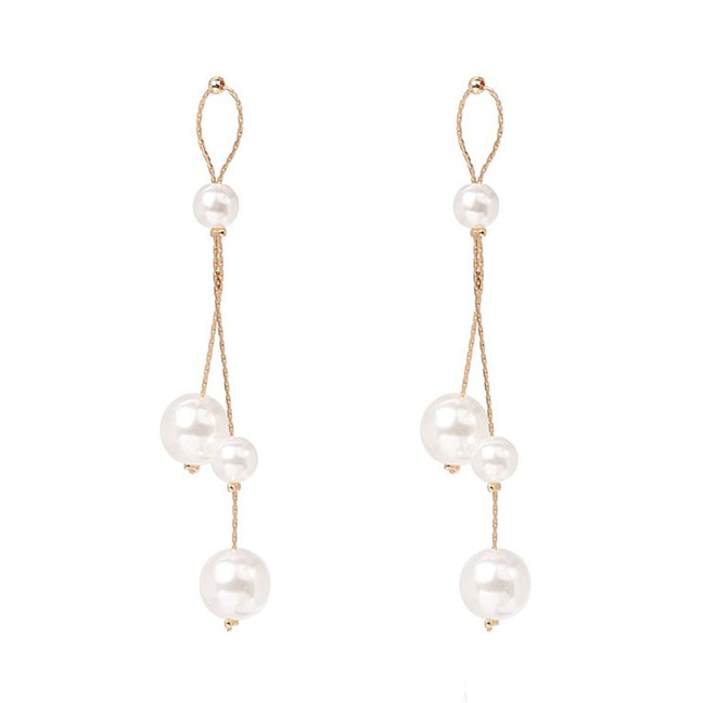 LRC Anting Tusuk Fashion White Fringed Pearl Earrings F46034