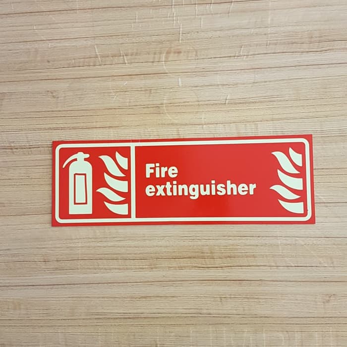 

SIGN AKRILIK K3 RAMBU SAFETY FIRE EXTINGUISHER GLOW IN THE DQRK 10X30CM