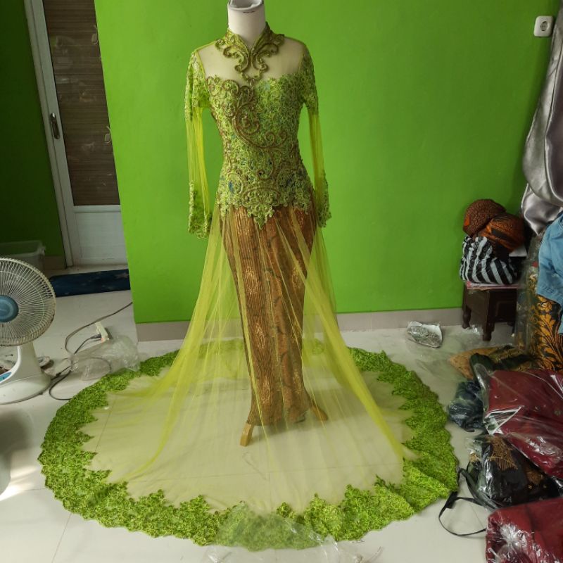 Kebaya Ekor Hijau Pupus payet bagus ( habisin stok)