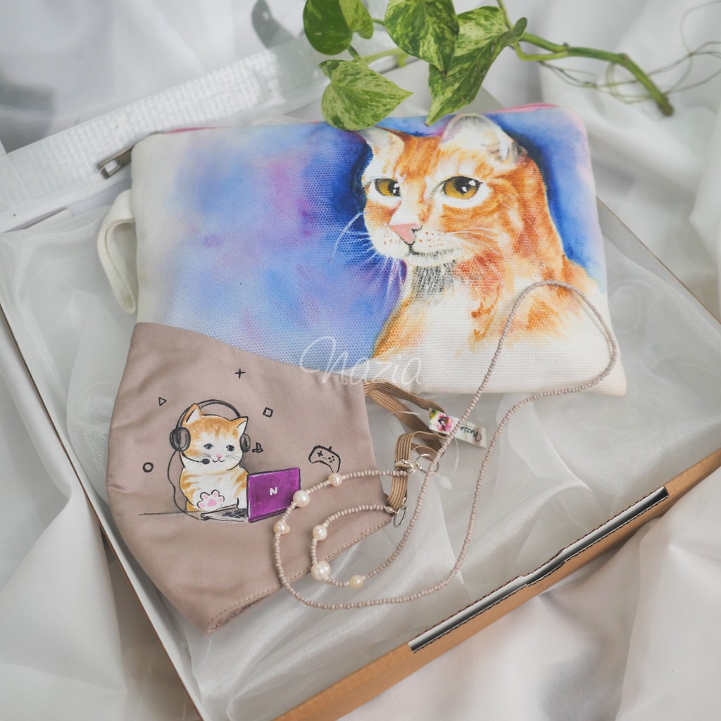 

Hampers Isi 3 (Pouch Lukis, Masker Lukis, Strap Masker) The Curious Cat