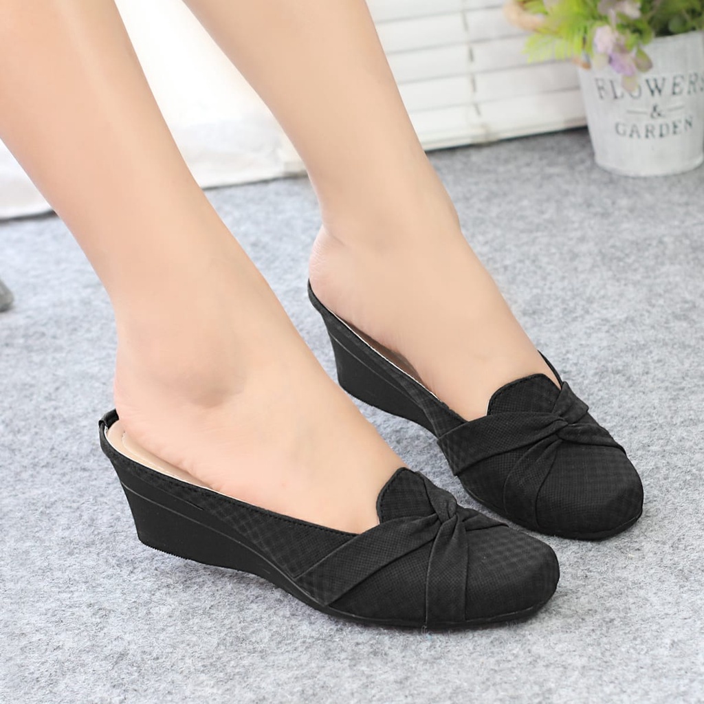 SENDAL WANITA WEDGES SANDAL CASUAL BKK23