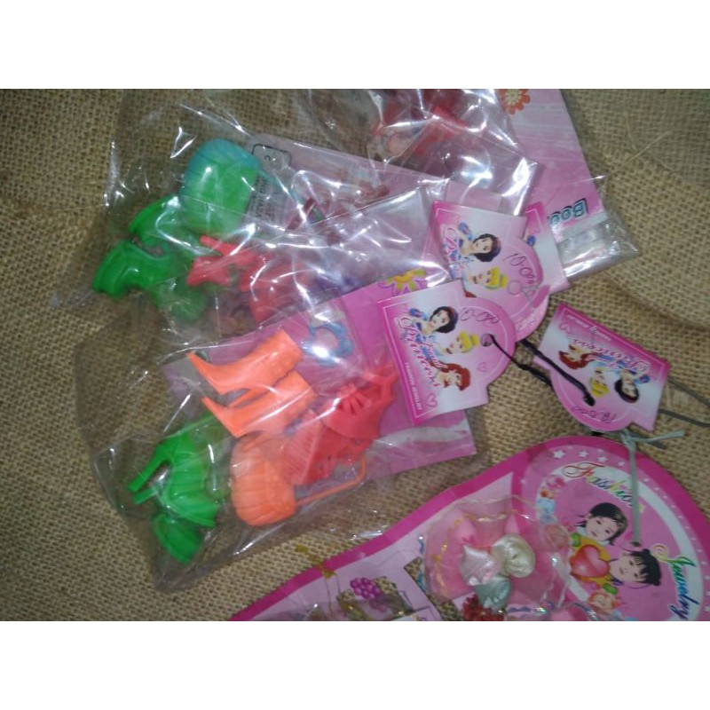 10.000/paket sepaket sepatu tas barbie