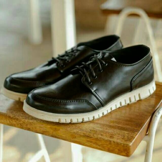 Sepatu sneakers pria murah kets cowok keren casual semi formal resmi kerja kuliah ori bandung navara