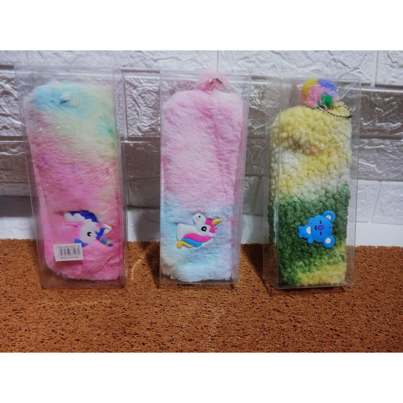 

Tempat pinsil motif bulu dan karakter / Kotak pinsil karakter bulu