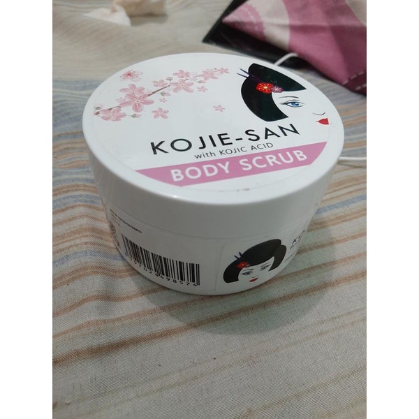 Kojie-San - Body Scrub Kojic 250gr | Scrub Body Badan | Kojic Acid Scrub | Scrub Pencerah_Cerianti