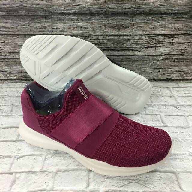 SEPATU SKECHERS WOMEN GO RUN MOJO - MANIA