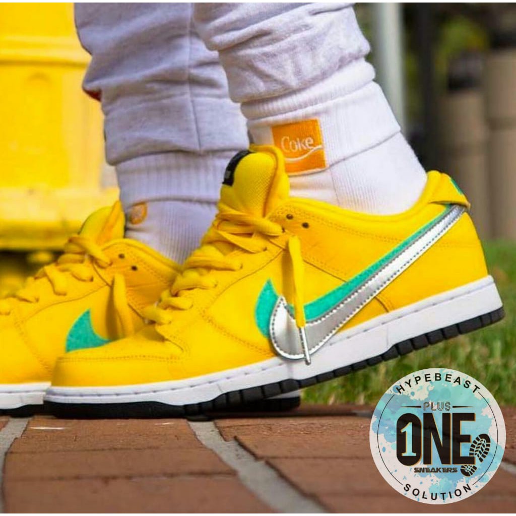 yellow sneakers nike