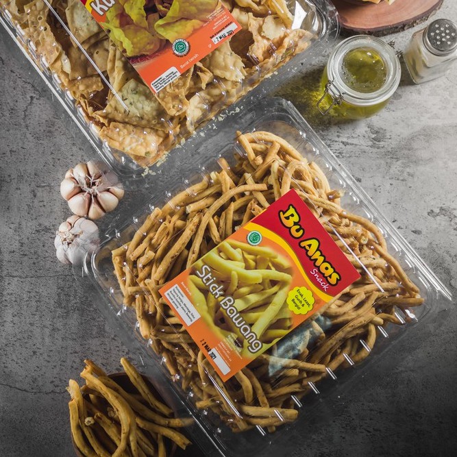 

Snack Makanan Ringan Kue Bawang Bu Anas Kemasan Box Hampers Oleh Oleh Khas Jakarta Sejak Tahun 1987