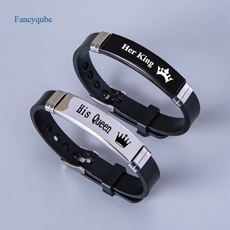 2pcs / Set Gelang Pasangan Bahan Silikon Warna Hitam Putih Desain Mahkota Her King His Queen Untuk Hadiah