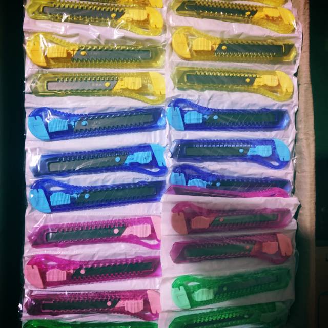 

Cutter renceng isi 12 yamata